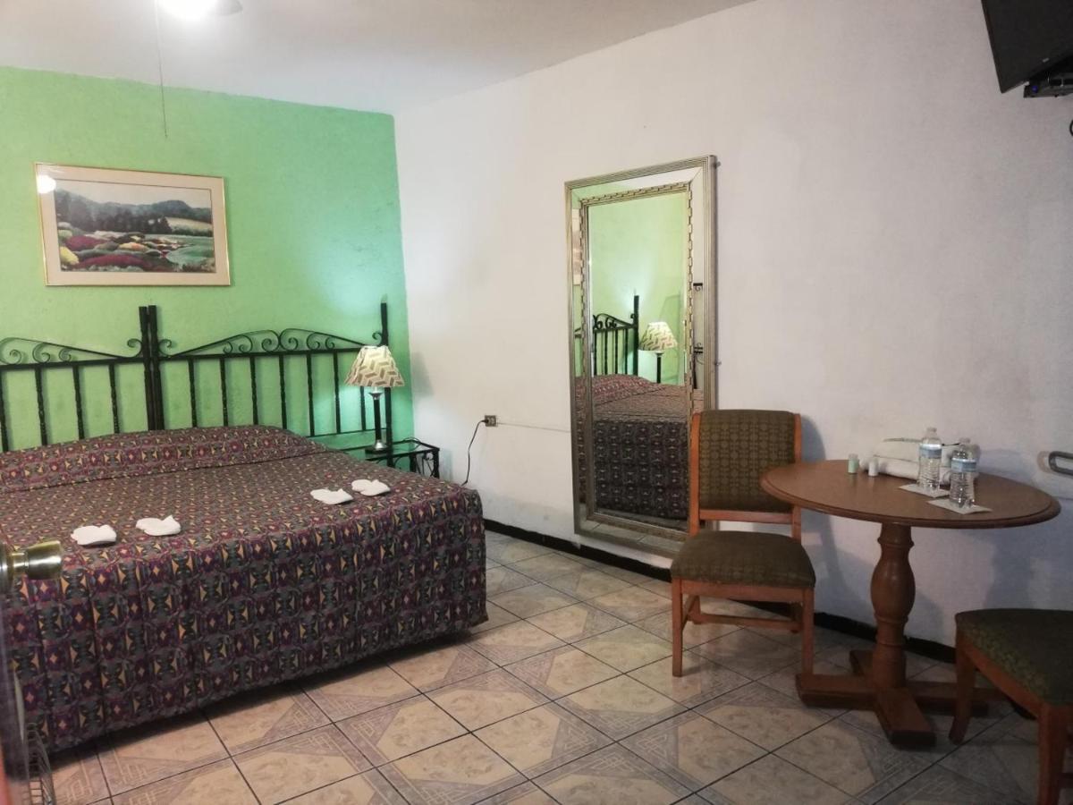 Hotel Rancho Viejo Chihuahua Ngoại thất bức ảnh